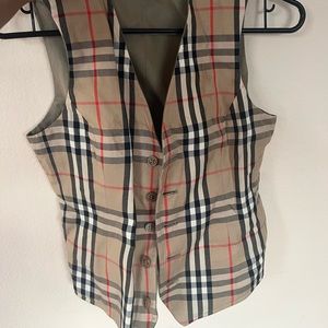 Hello this beautiful Burberry vest is worth the price 🤟🏽